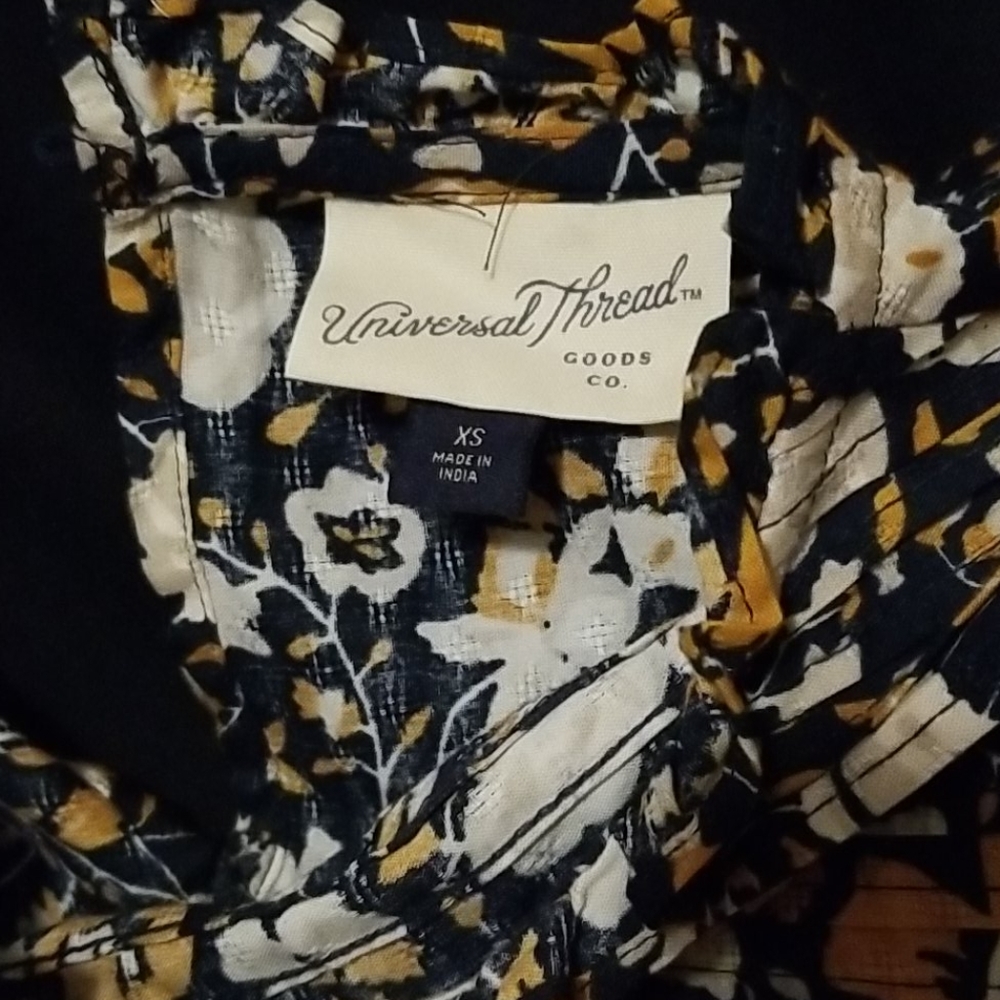 Universal Threads midi floral dress Pioneer Style - Picture 3 of 8
